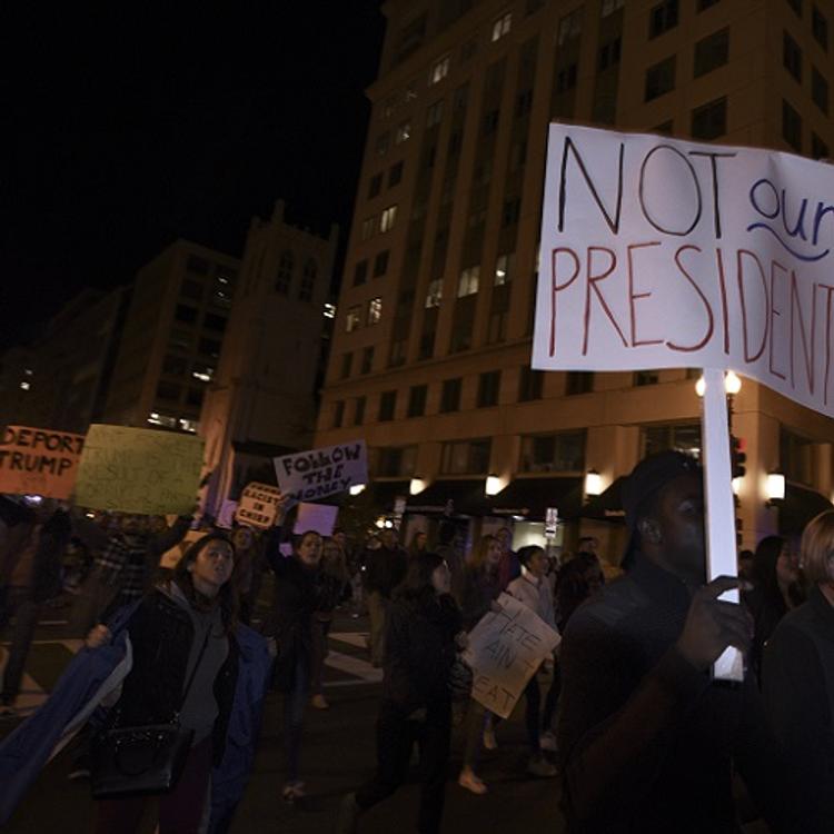 В Вашингтоне протестующие против Трампа заблокировали крупнейшую автотрассу