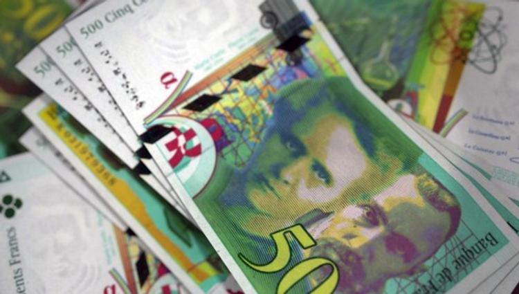 Швейцарский банк обнаружил у себя 8 миллионов "бесхозных" долларов