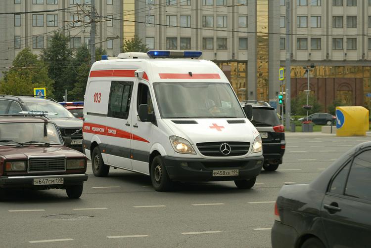 На севере Москвы мужчина после поцелуя проломил женщине череп