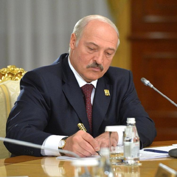Лукашенко не позволяет сыну проводить за компьютером больше часа в неделю