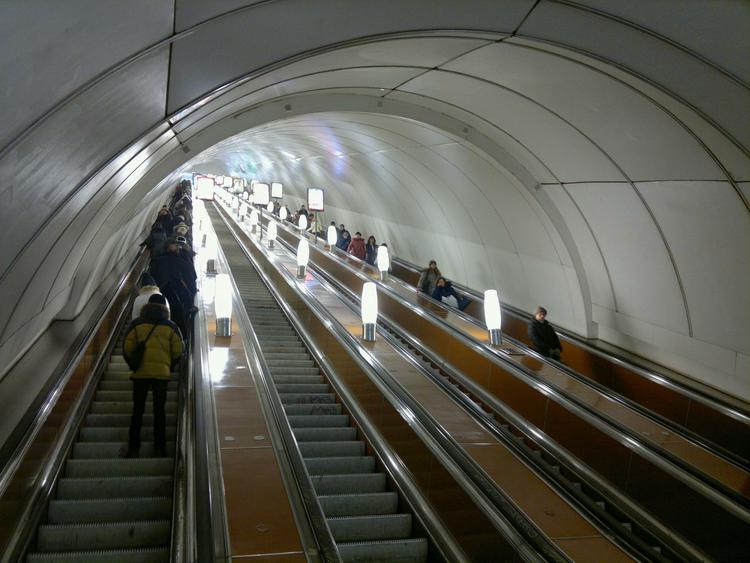 В Санкт-Петербурге экстренно закрыли станцию метро