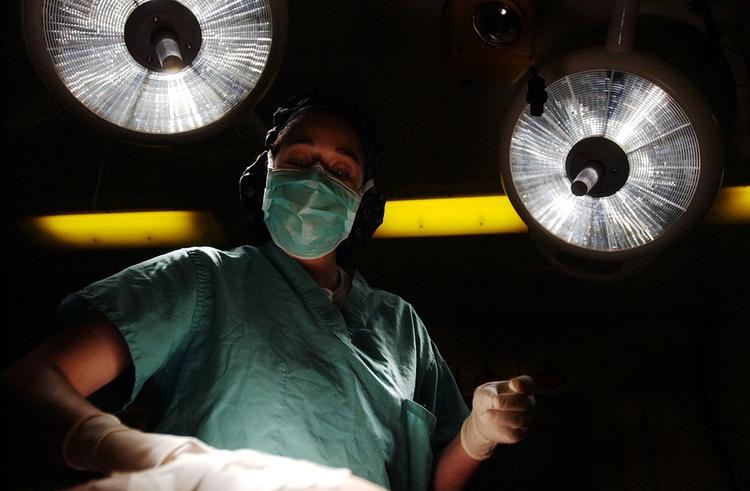 Ушел из жизни хирург, который впервые в истории пересадил сердце