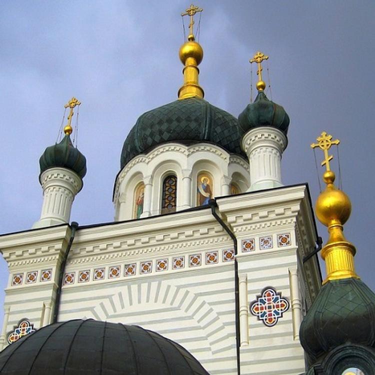 Рэпер Баста отслужил литургию в храме под Петербургом