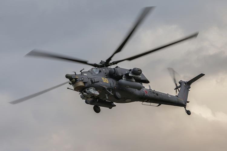 На Ямале экстренно сел вертолет Ми-8