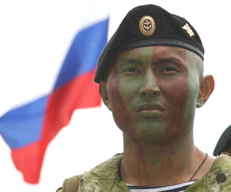 Российские морпехи празднуют 311 годовщину войск (ВИДЕО)