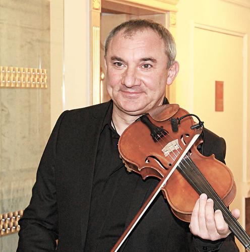 Фоменко начал карьеру скрипача