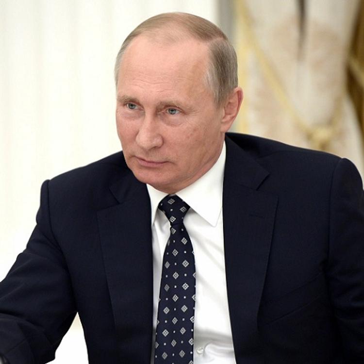 Путин потребовал в течение года настроить налоговую систему