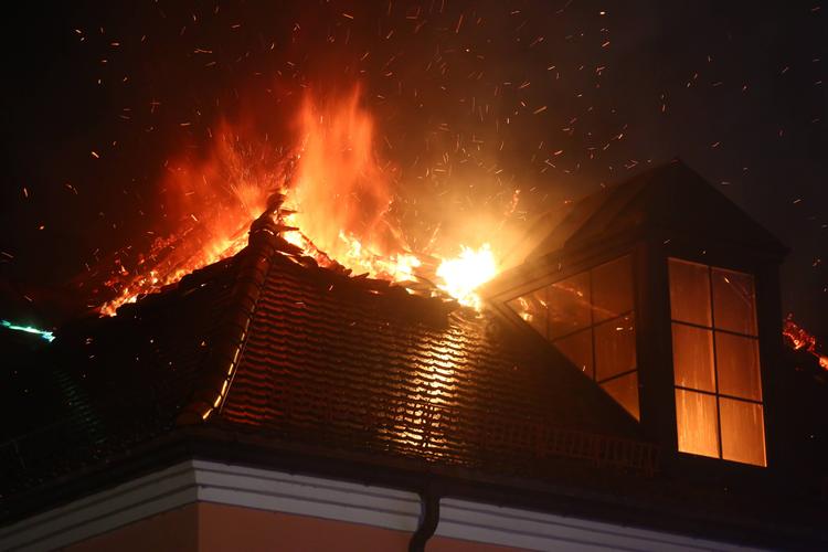 В Карачи вспыхнул пожар в отеле, погибли одиннадцать человек
