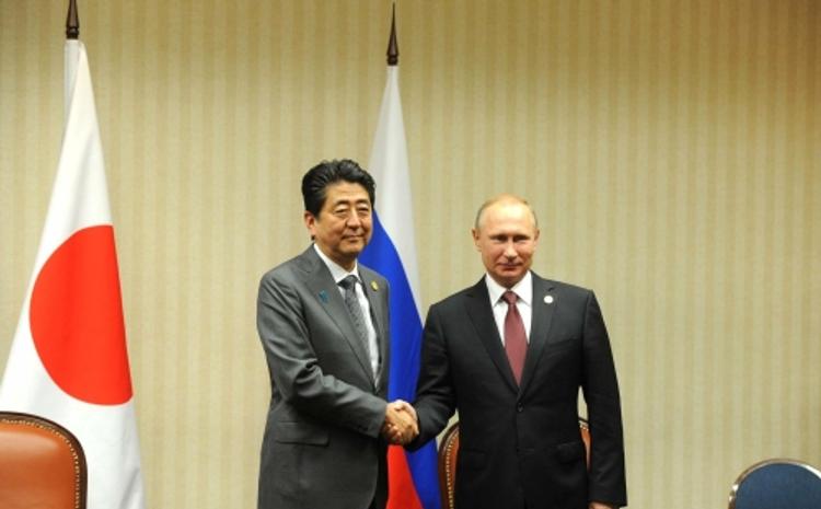 Стало известно, что будет обсуждать Путин с японским премьером в Токио