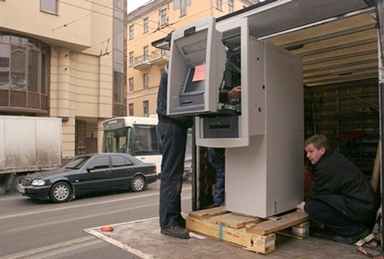 Неизвестный похитил банкомат из отеля в Петербурге