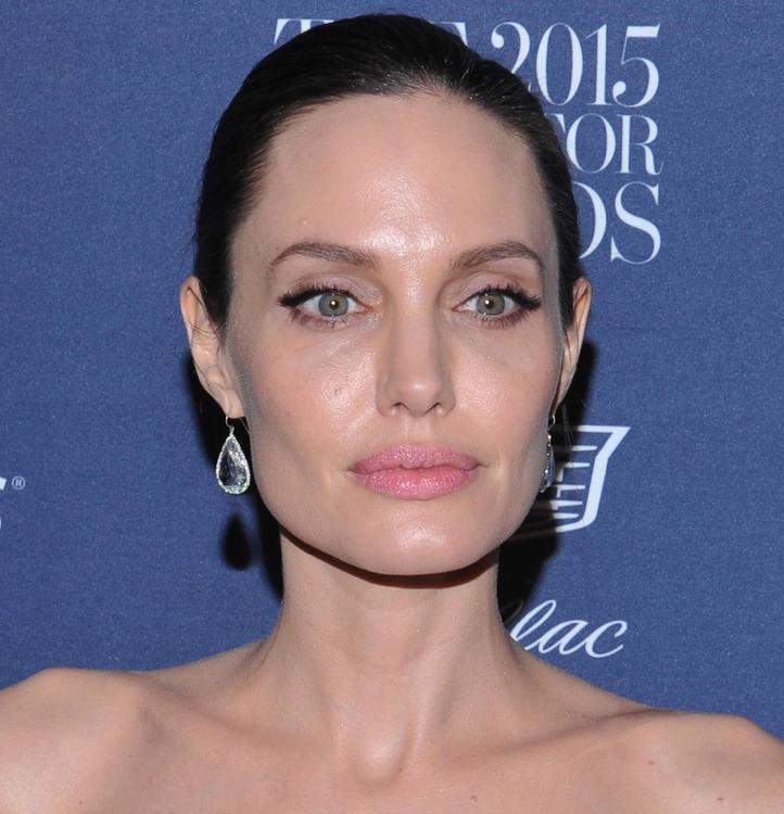 Джоли запрещала Питту общаться с женщинами, опубликован их список