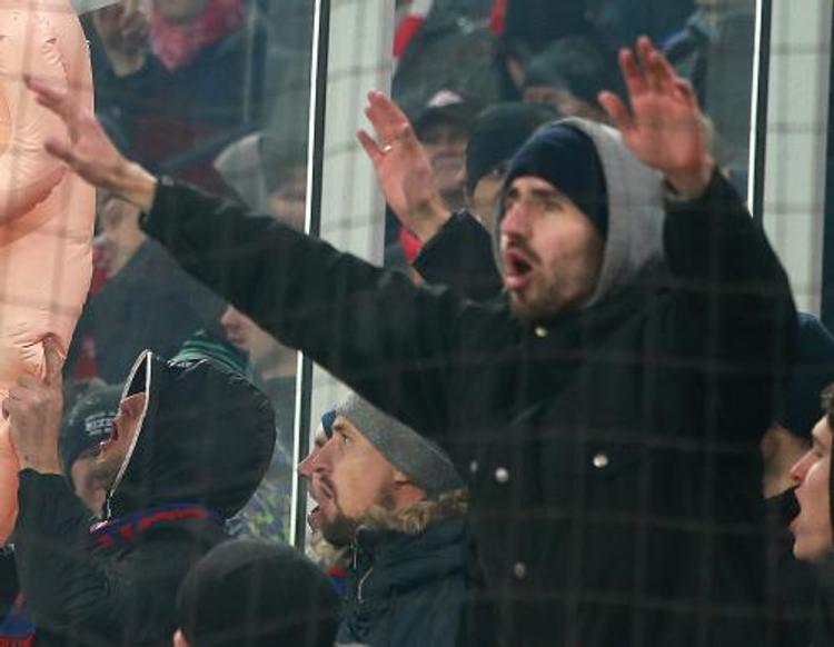 Украинская федерация футбола оштрафована за нацисткие "кричалки" болельщиков
