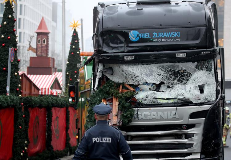 Электроника грузовика помогла избежать еще больших жертв на ярмарке в Берлине