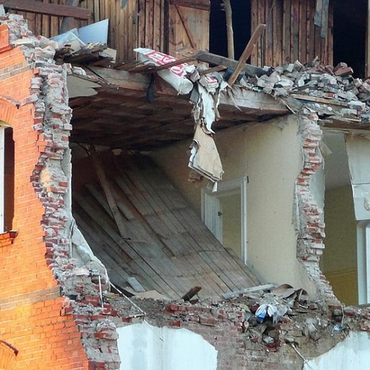 При обрушении жилого дома в Казахстане погибло девять человек