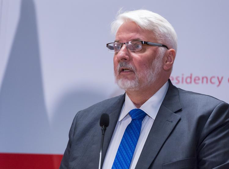 Главу МИД Польши высмеяли после сообщения о переговорах с несуществующей страной