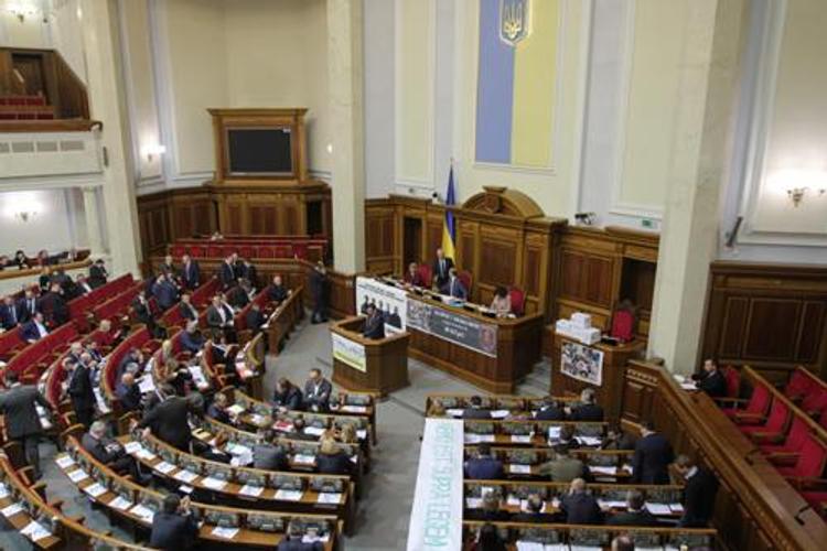 Половину депутатов Рады составляют судимые и психбольные - СМИ