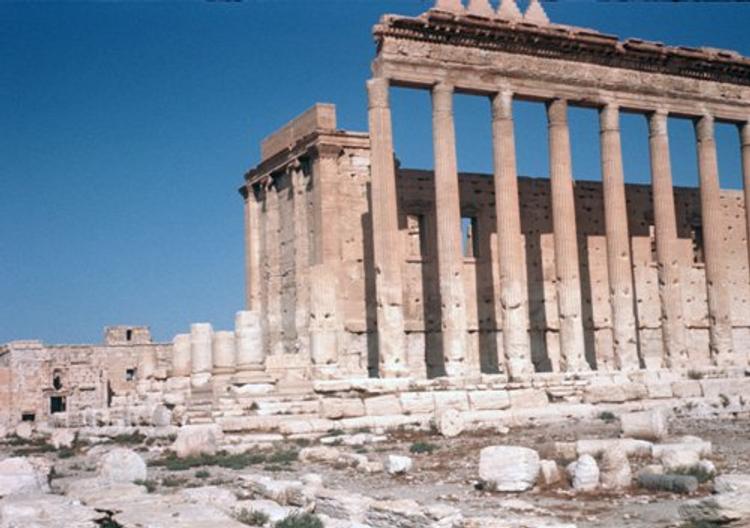 Террористы ИГ взорвали в Пальмире Тетрапилон и часть Римского театра