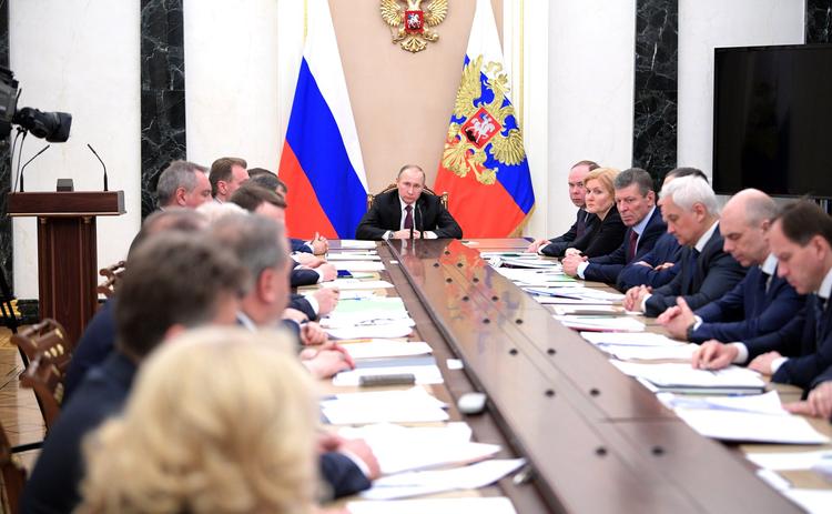 В Кремле назвали традиционной забавой прогнозы политологов о смене правительства