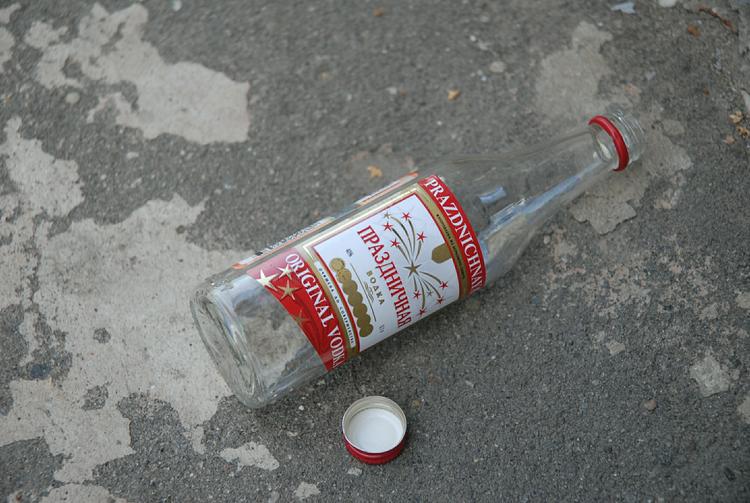 В новогодние праздники от отравления спиртным в РФ скончались 228 человек