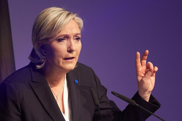 Отец кандидата в президенты Франции сомневается в успехе дочери