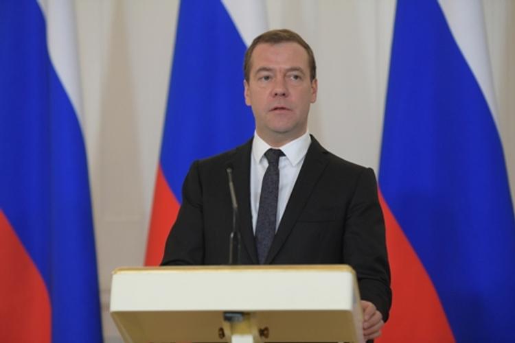 Медведев сообщил о повышении пенсий