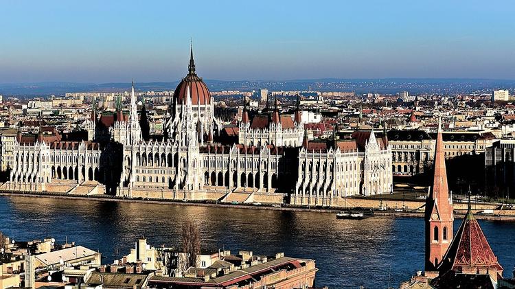 Венгерский министр иностранных дел выступил против антироссийских санкций
