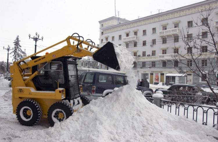 В Новосибирске владелец торговой сети почистит снег во дворах покупателей