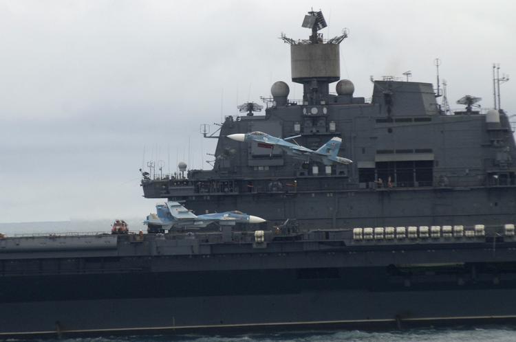 Американский самолет опасно приблизился к российским кораблям в Ла-Манше