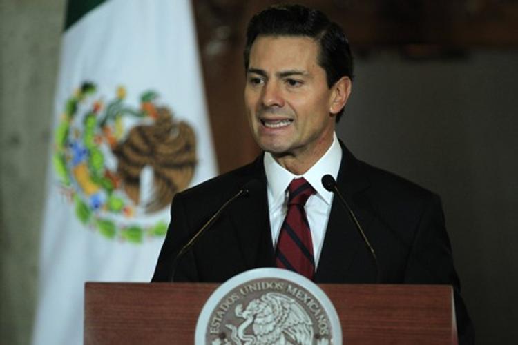 Президент Мексики отказался платить за стену Трампа