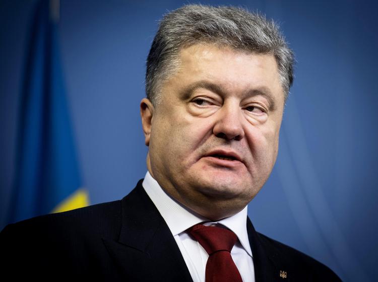Порошенко подписал закон о допуске НАТО на Украину