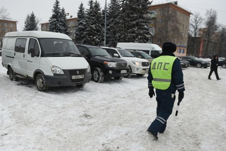 Автомобиль сбил четырех рабочих на тротуаре в центре Москвы