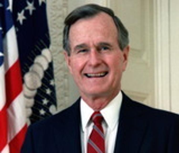 Джорджа Буша-старшего выписали из больницы
