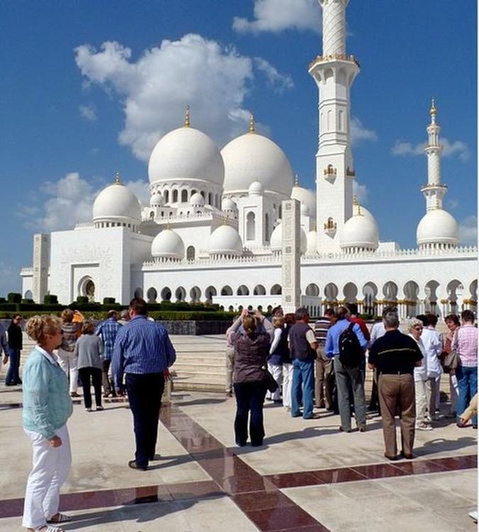 Виза в ОАЭ для российских туристов станет бесплатной