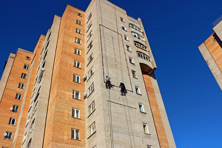 В Москве 50-летняя женщина упала с 14-го этажа и осталась жива