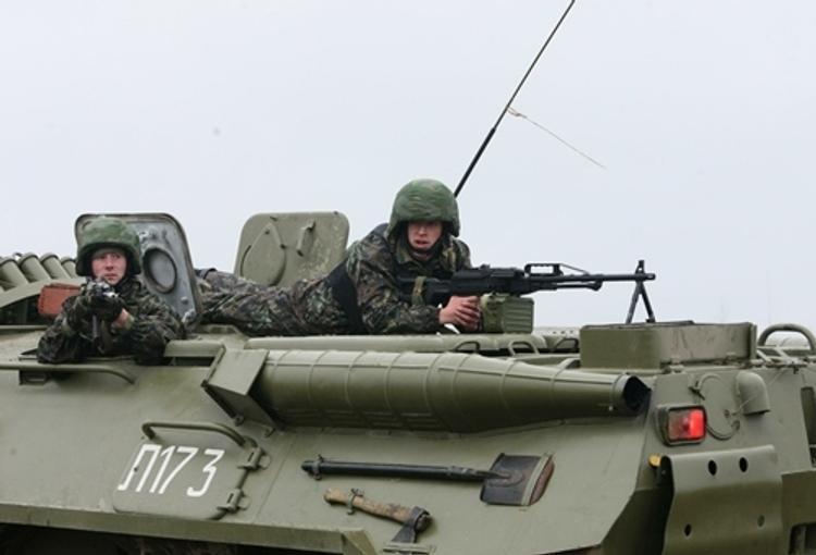 Жителей Донецка эвакуируют на бронетехнике из зон обстрела