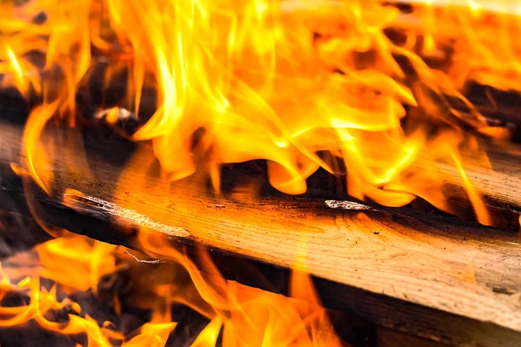 Жительница Нижегородской области сожгла мать из-за ревности