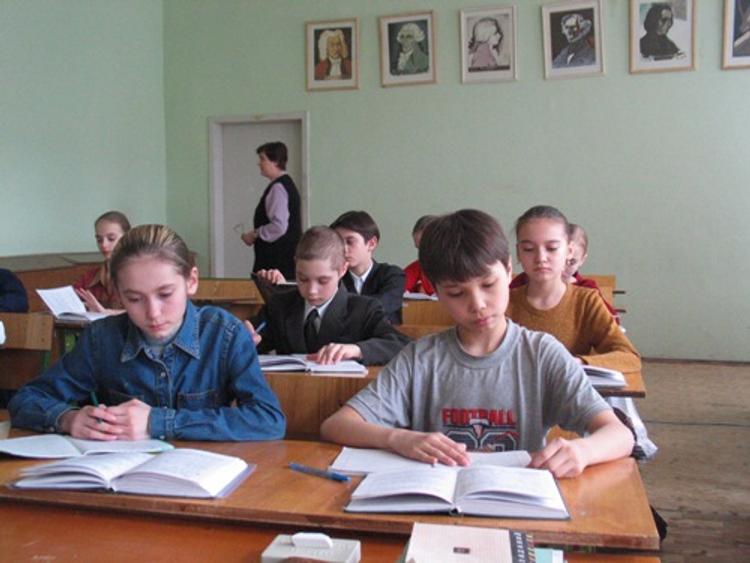 Совратившая старшеклассника московская учительница нашла работу в другой школе