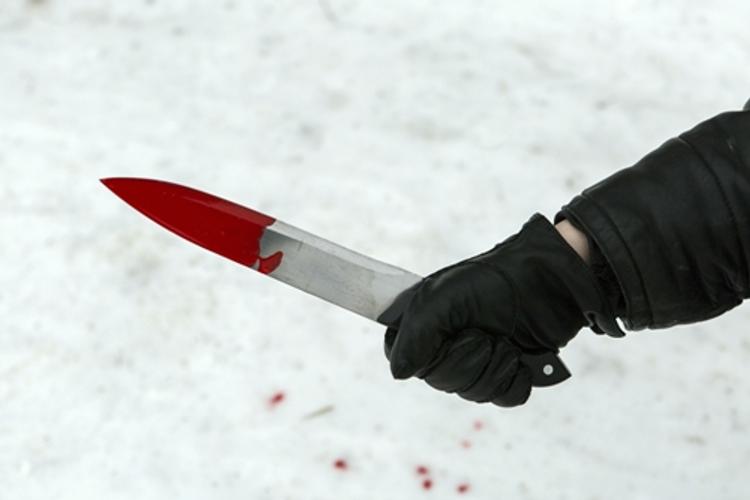 Маньяк ранил ножом школьника в московском парке