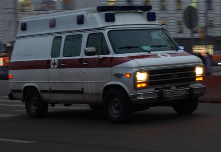 В Санкт-Петербурге служебную машину разорвало пополам, водитель погиб (ВИДЕО)