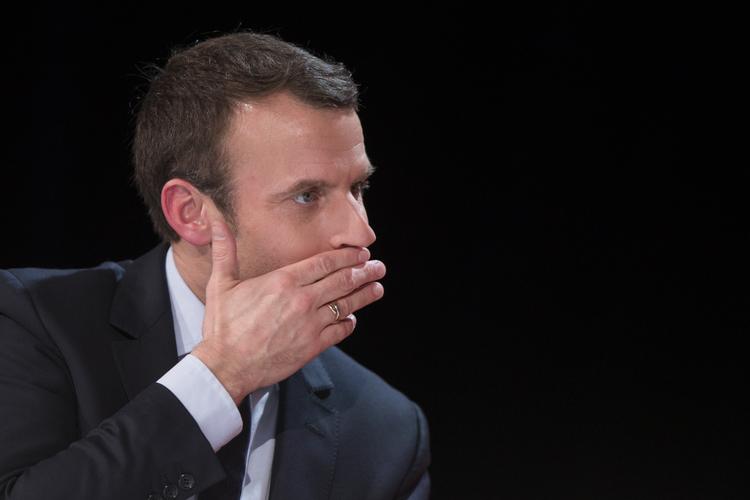 Кандидат в президенты Франции отверг слухи о гомосексуальной измене