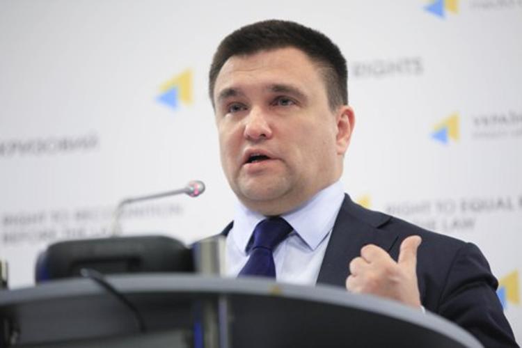 Власти Украины готовятся к введению военного положения в стране