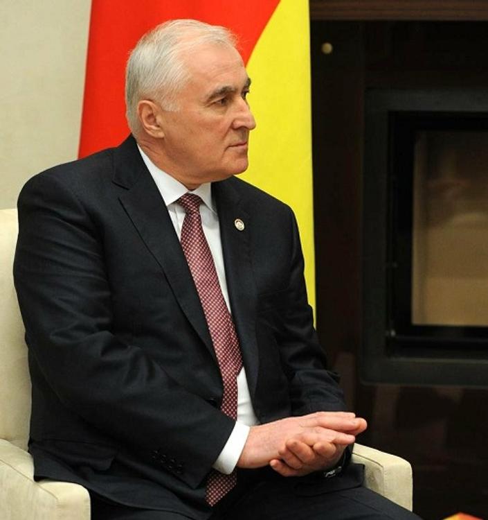Кортеж президента Южной Осетии попал в аварию