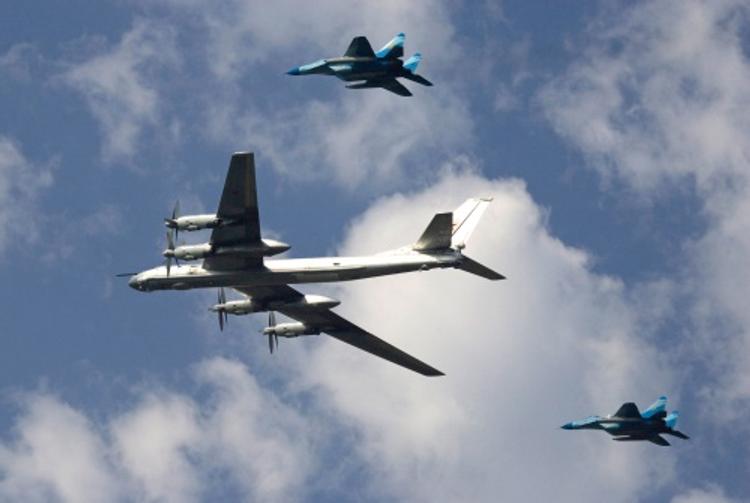 Российские Ту-95 ударили крылатыми ракетами по объектам ИГИЛ в Сирии (ВИДЕО)