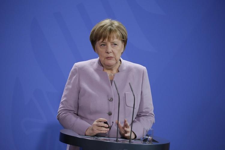 Меркель заявила об отсутствии диалога между Западом и Россией