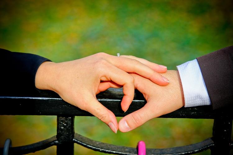Ученые выяснили, почему люди иногда негативно реагируют на признание в любви