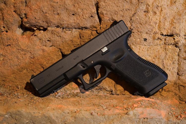 В США полиция застрелила юношу, вооруженного ненастоящим пистолетом