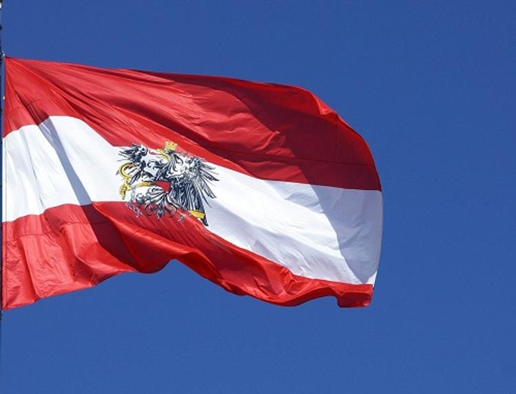 Канцлер Австрии выступил против антироссийских санкций
