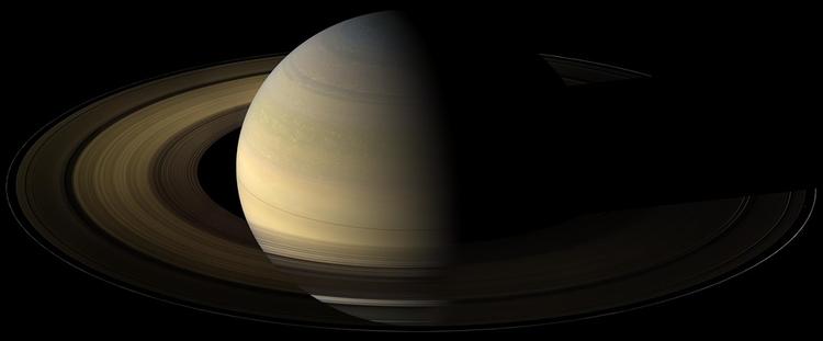 В кольцах Сатурна обнаружили таинственные гигантские объекты