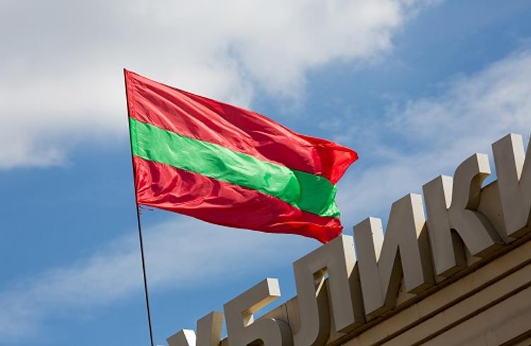 Российский триколор станет вторым государственным флагом Приднестровья