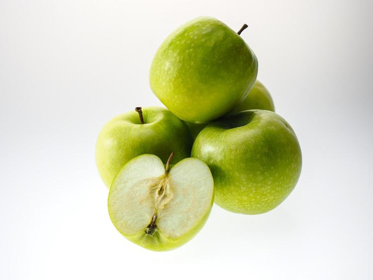 Ученые смогли превратить обычное яблоко в человеческое ухо